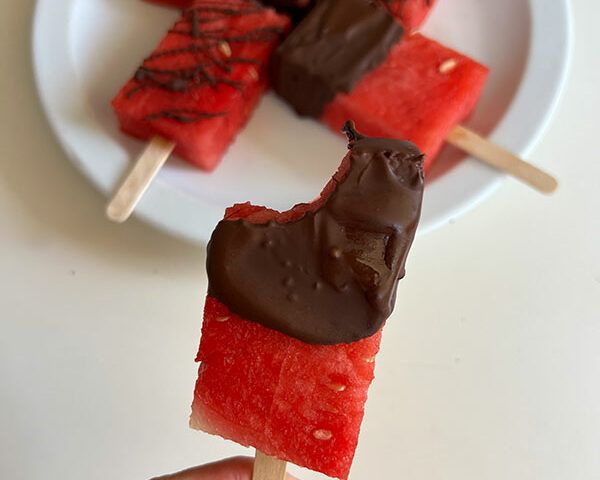 Helado de sandía casero con chocolate